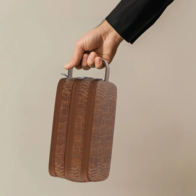 کیف گرین لاین اورجینال دارای گارانتی سه زیپ مدل Stallion Clutch Bag