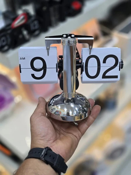 ساعت رومیزی ورقهای Flip Clock