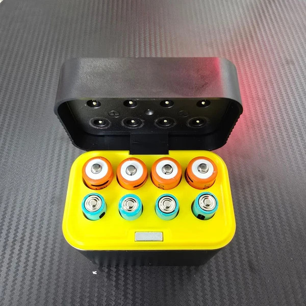 پک باتری شارژی ۸ عددی قلمی و نیم قلمی با کیس مدل CH-08