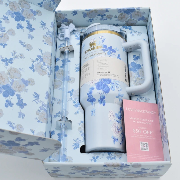 تراول ماگ LoveShackFancy مدل Holiday Quencher Limited edition اصل همراه با گارانتی